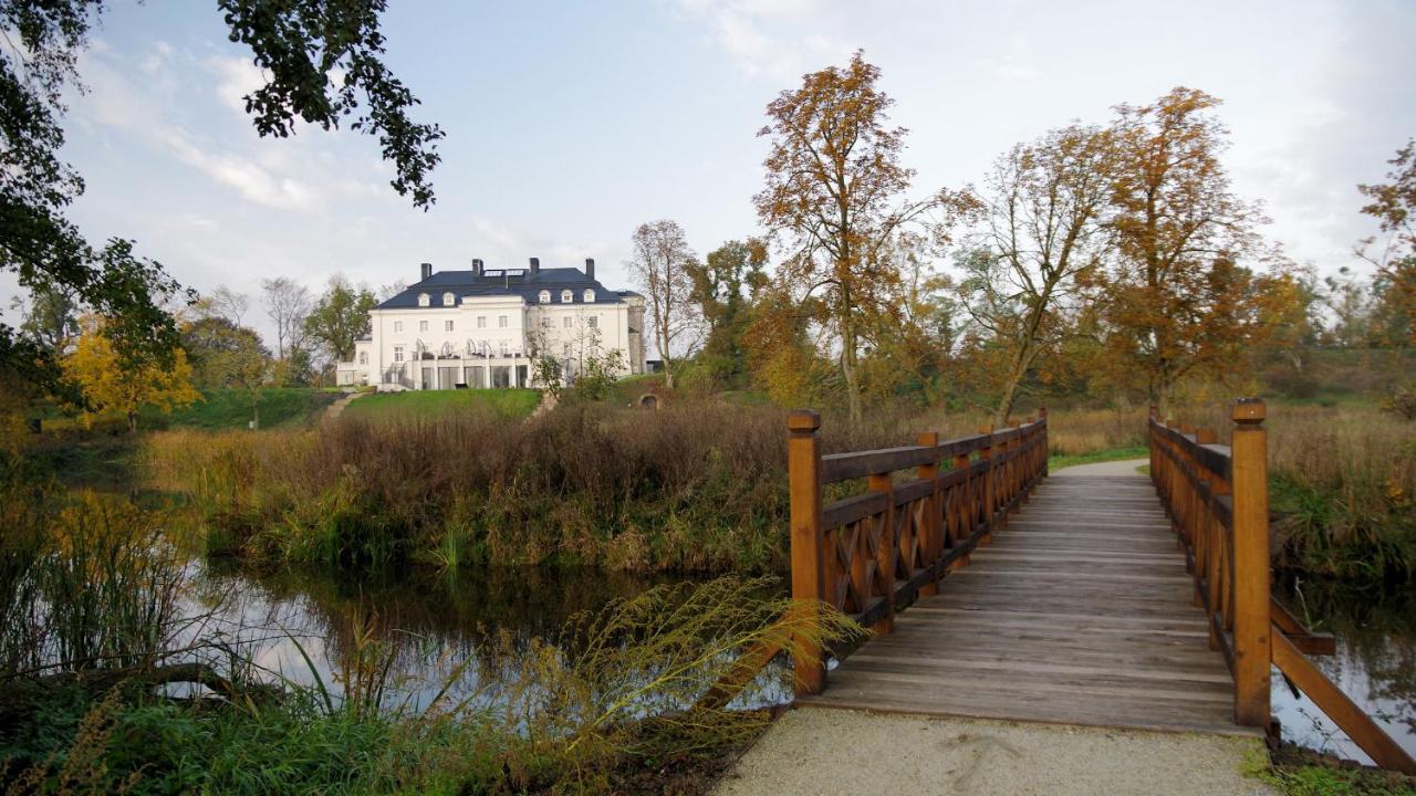 Palac Komierowo Hotel Sepolno Krajenskie Exterior photo