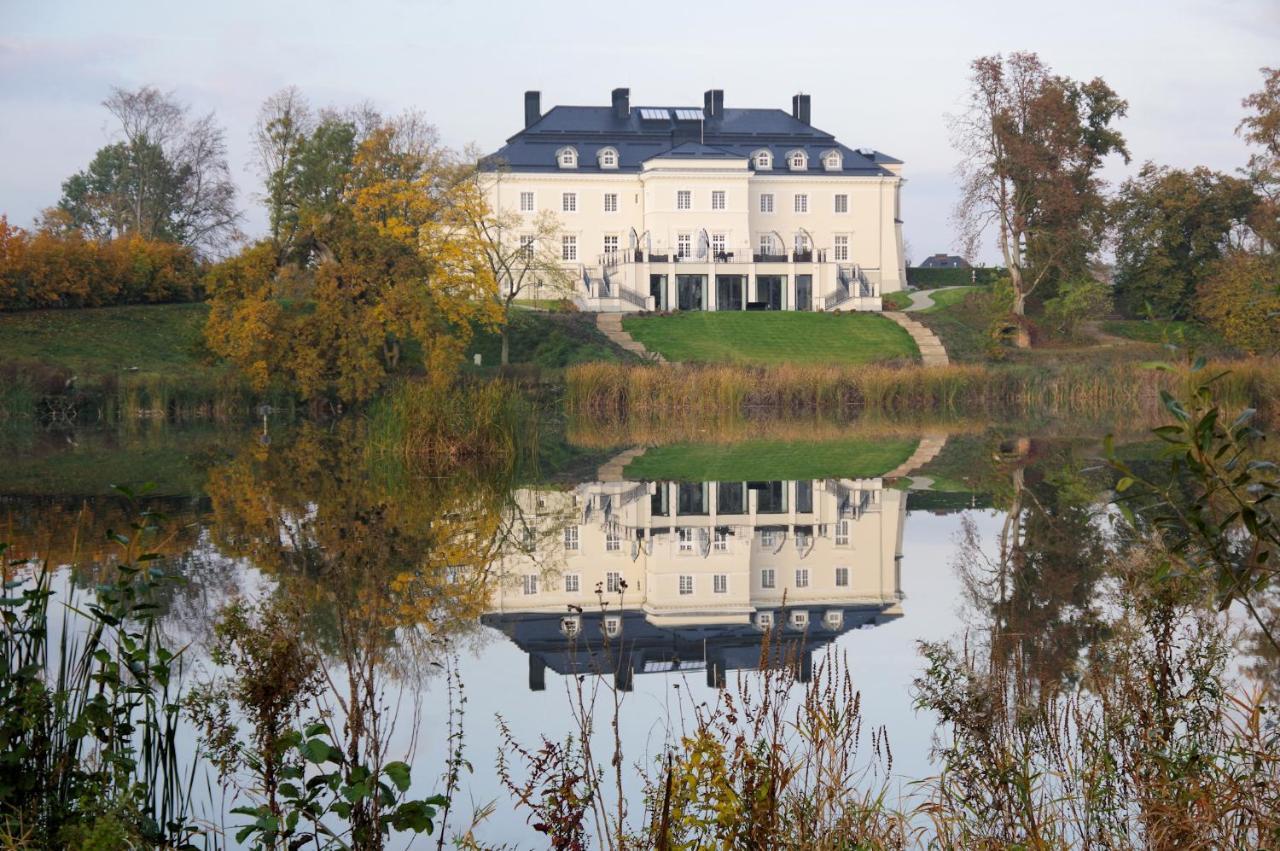 Palac Komierowo Hotel Sepolno Krajenskie Exterior photo