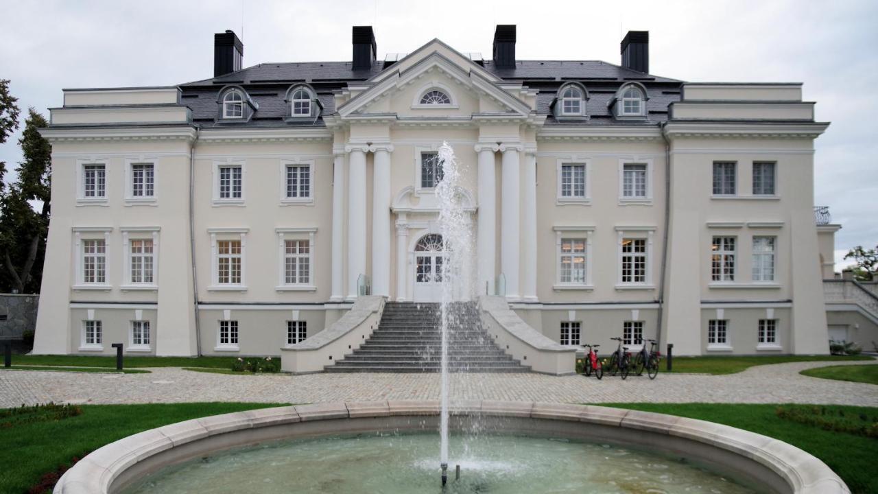 Palac Komierowo Hotel Sepolno Krajenskie Exterior photo